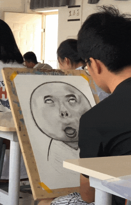 最美“舞蹈老师”火了,抬腿露出黑色打底裤后,这谁顶得住啊!