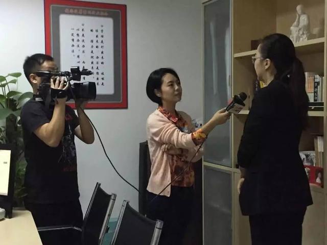 「勤勉」美女主播系列之苑劲龄 美丽且勤勉的专业媒体人!
