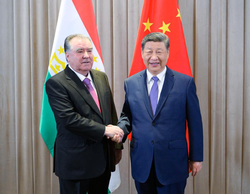 高清大图丨习主席在阿斯塔纳的精彩瞬间
