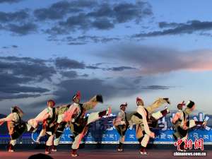 全球首场高高原无人机表演在西藏尼玛县震撼上演，点亮文旅新画卷